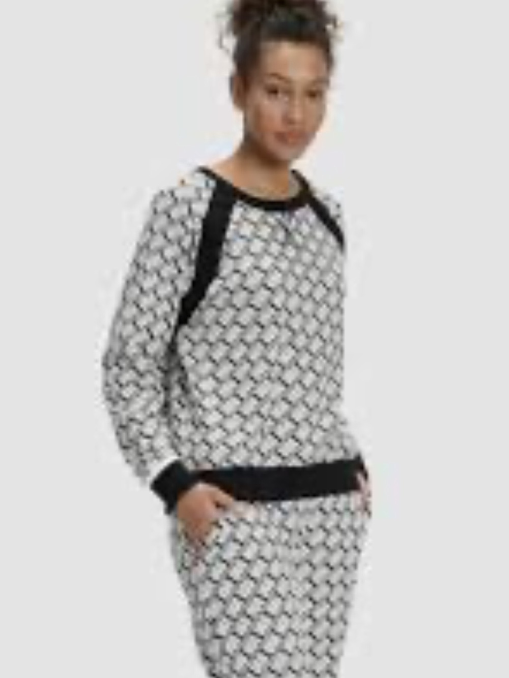 UGG LOGO Black & White Patterned Women’s Pullover Sweater! S